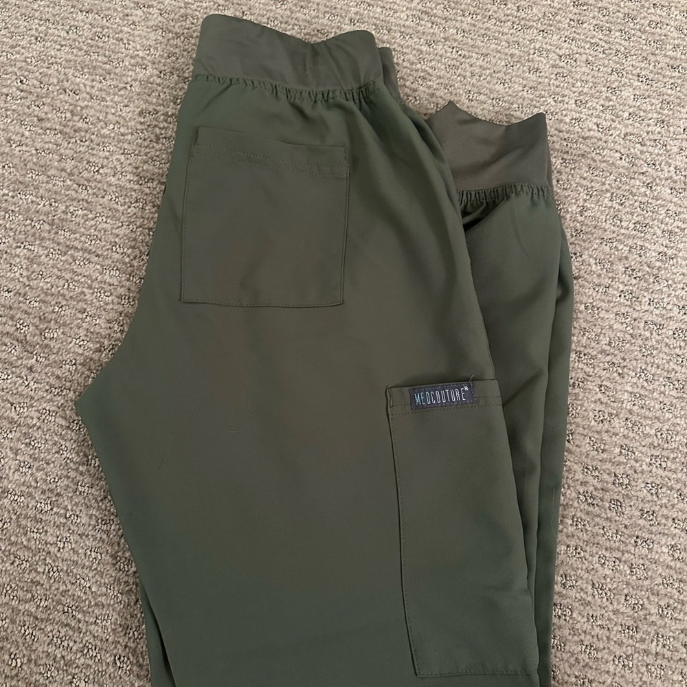Med Couture Jogger Scrub Pants in Olive